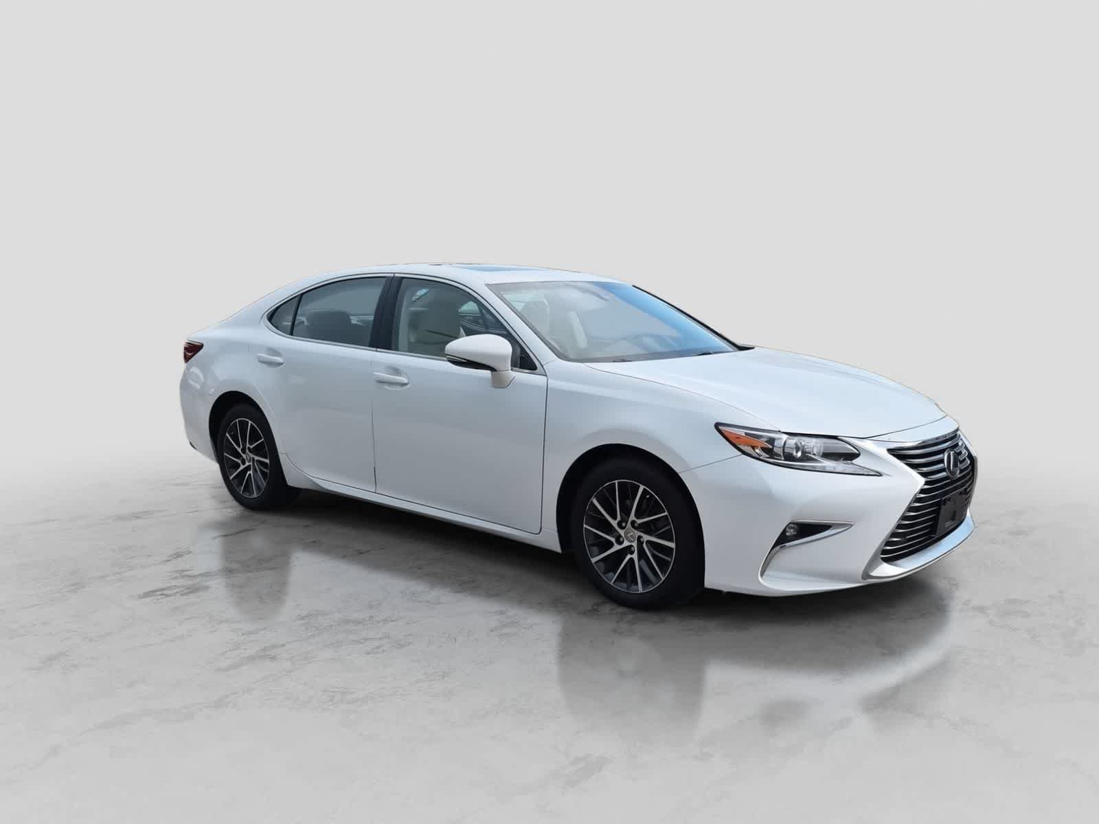 Used 2017 Lexus ES 350 w/ Navigation System Package FWD image 2