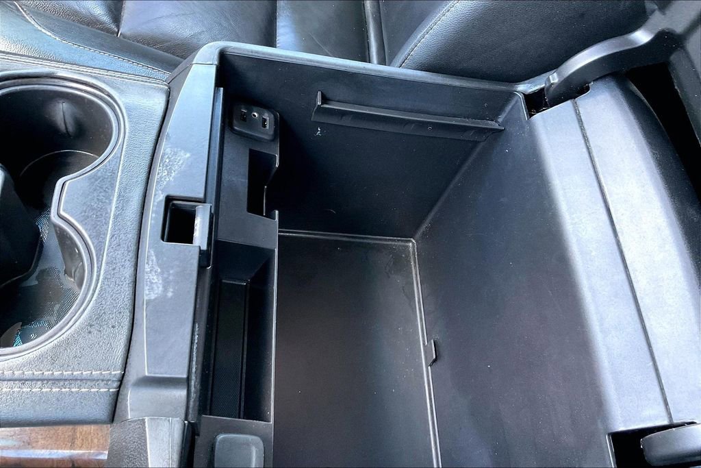 Used 2018 Chevrolet Suburban LT RWD image 26