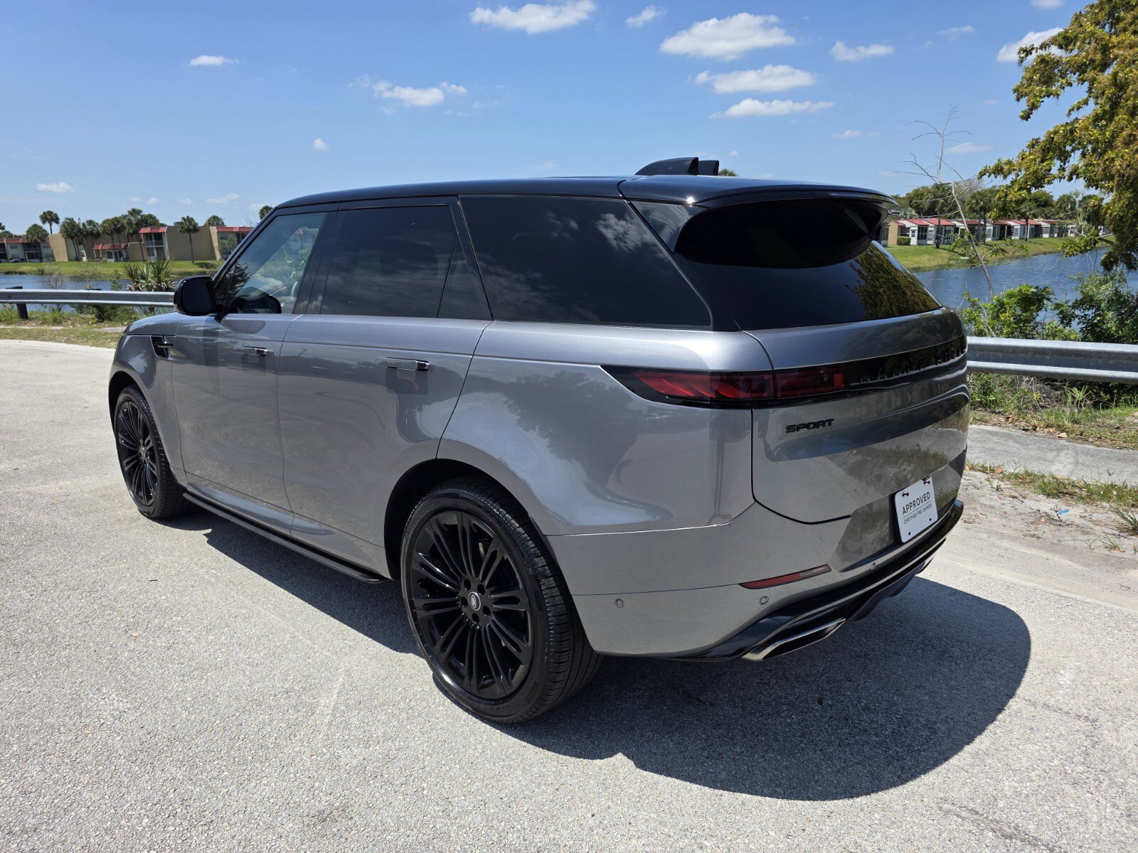 Used 2024 Land Rover Range Rover Sport Dynamic SE AWD/4WD image 2
