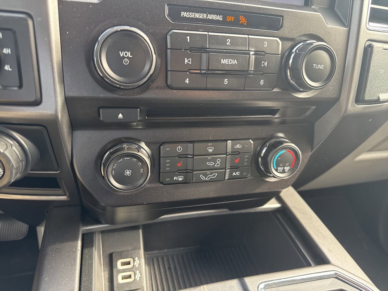 Used 2018 Ford F150 XLT w/ Equipment Group 302A Luxury AWD/4WD image 15
