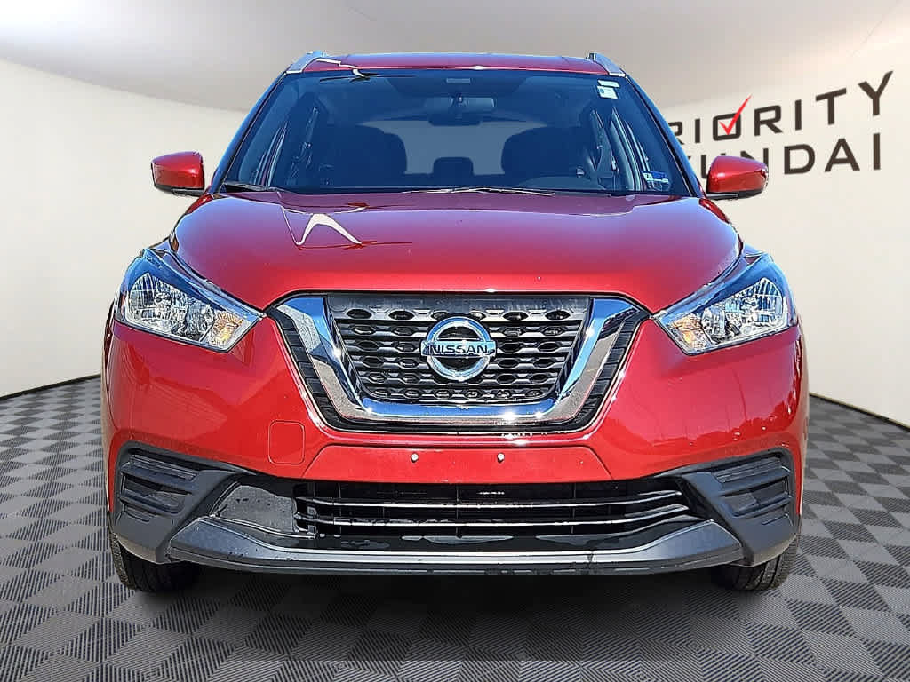 Used 2018 Nissan Kicks SV FWD image 2