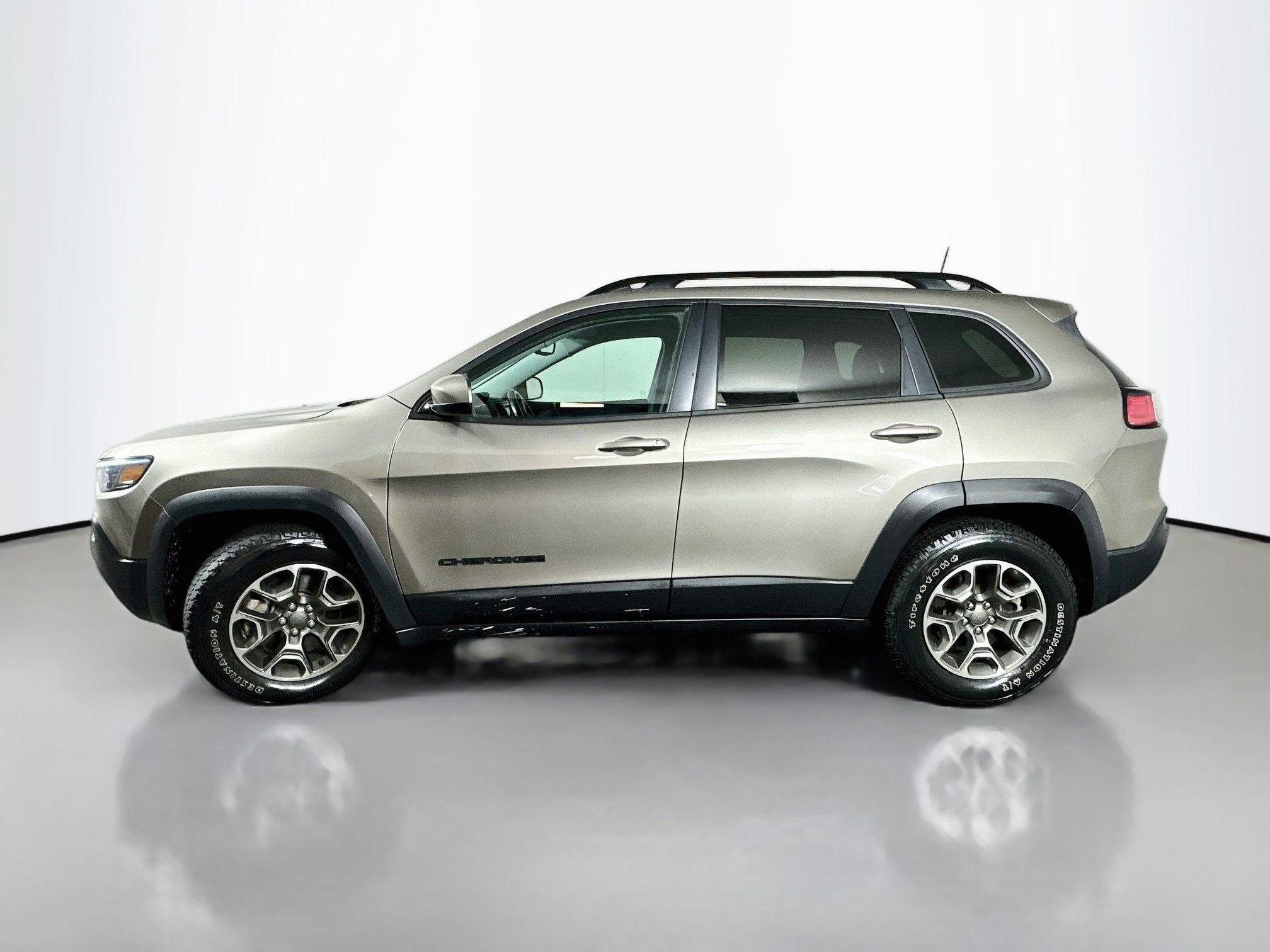 Used 2020 Jeep Cherokee Latitude w/ Quick Order Package 26F North AWD/4WD image 4