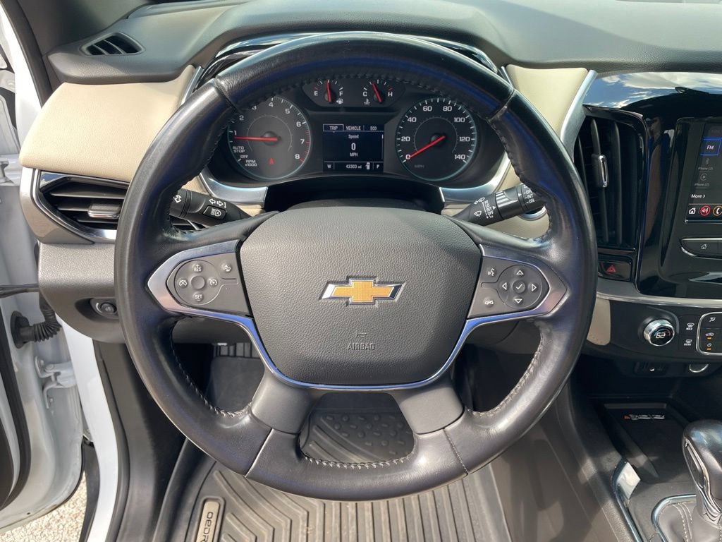 Used 2022 Chevrolet Traverse LT FWD image 17