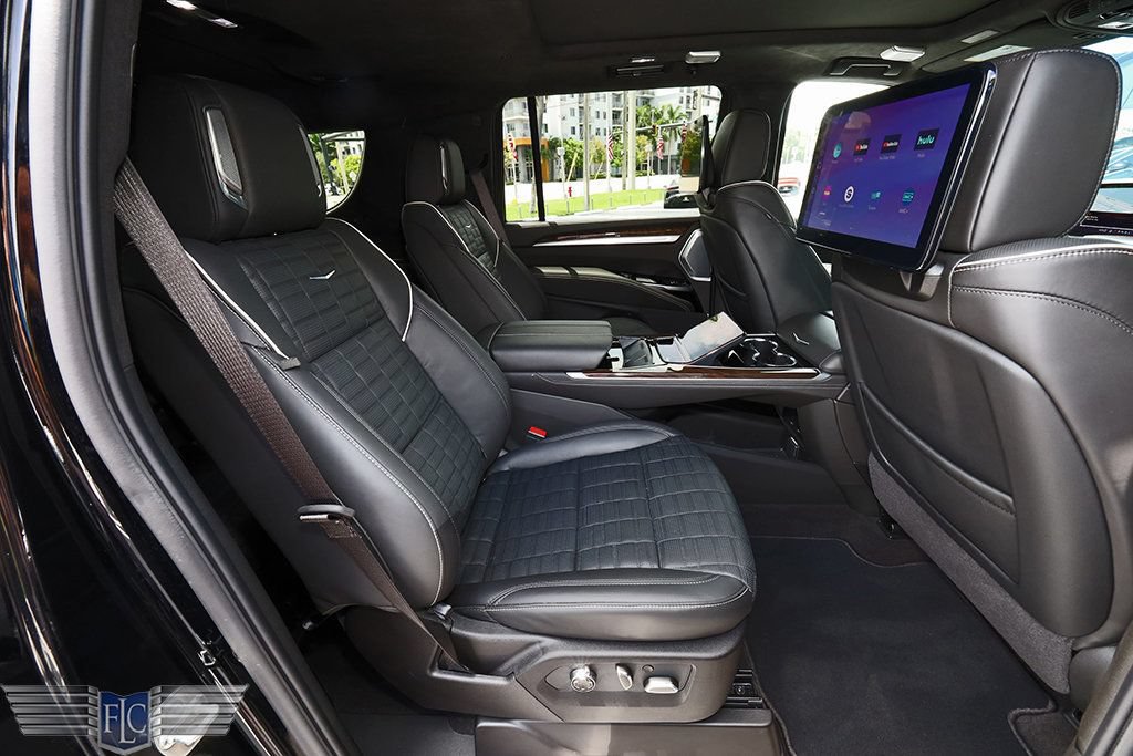 Used 2026 Cadillac Escalade ESV Platinum Sport AWD/4WD image 18