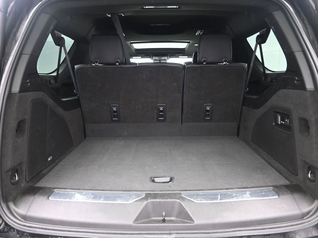 Used 2023 Cadillac Escalade ESV Premium Luxury image 32