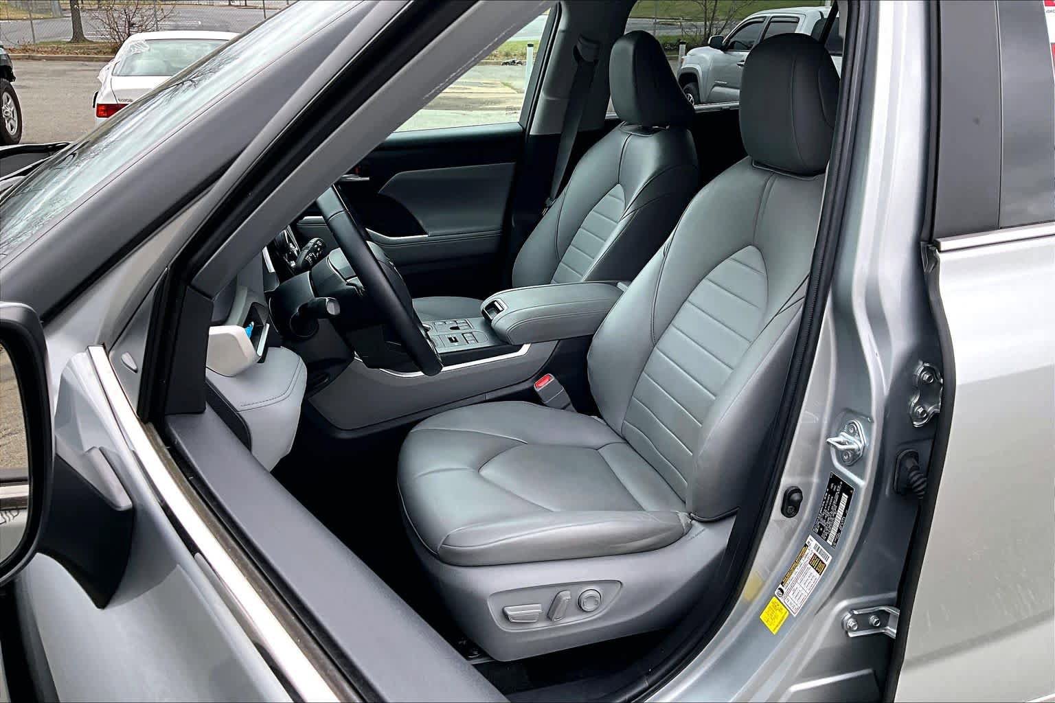 Used 2023 Toyota Highlander XLE image 8