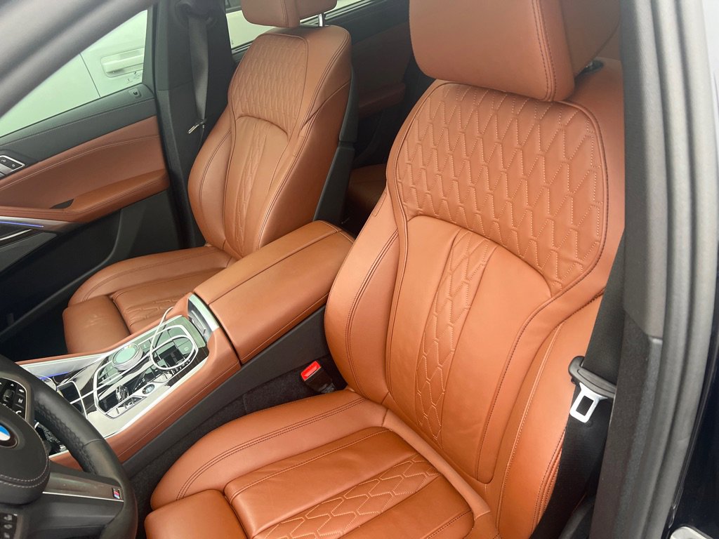 Used 2024 BMW X6 xDrive40i w/ Executive Package image 7