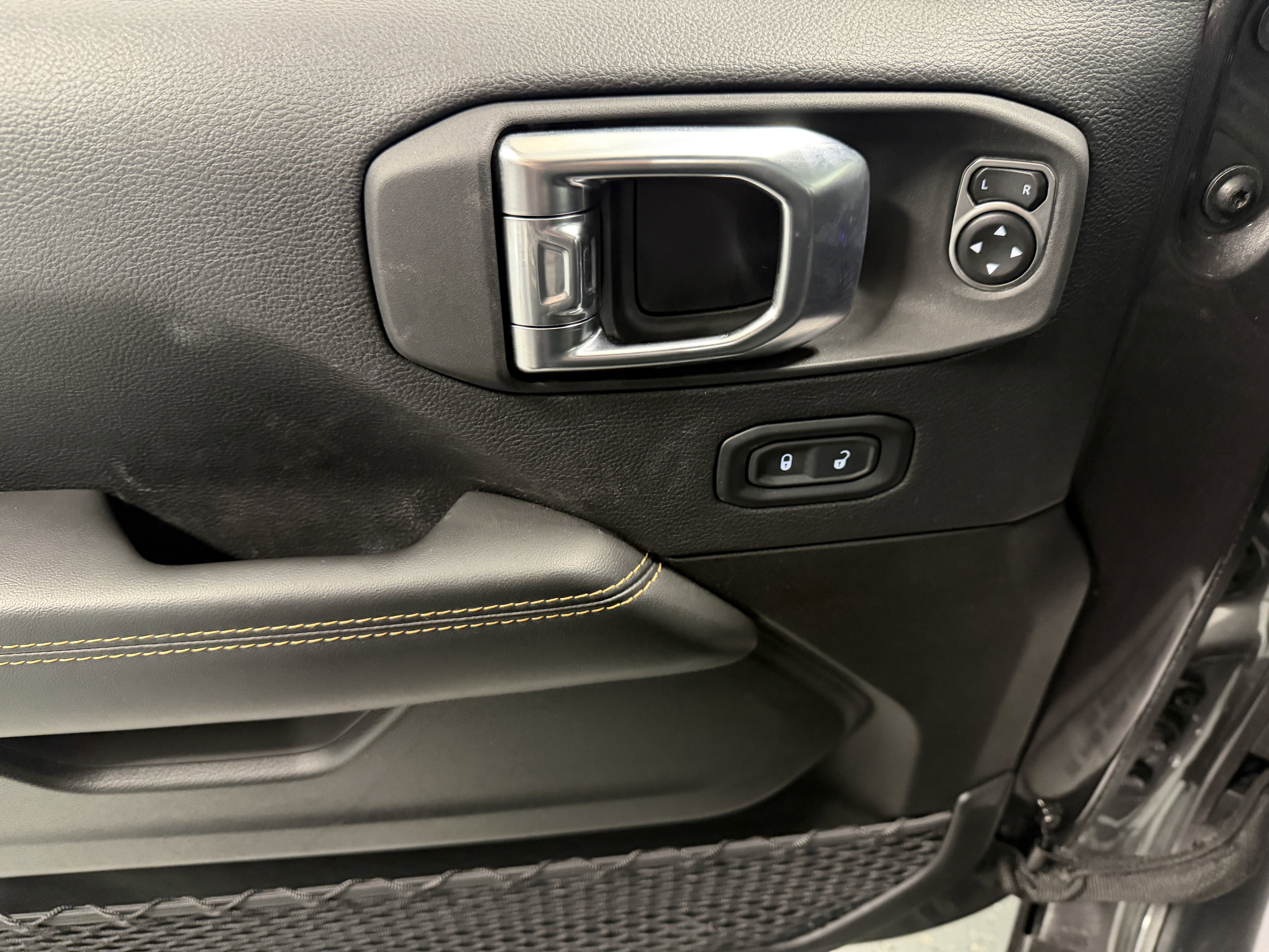 Used 2025 Jeep Wrangler Unlimited Sahara w/ Safety Group image 20