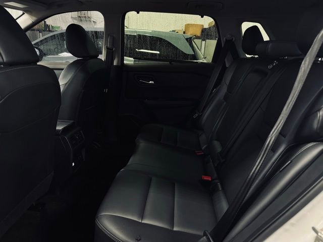 Used 2023 Nissan Rogue SL w/ SL Premium Package image 21