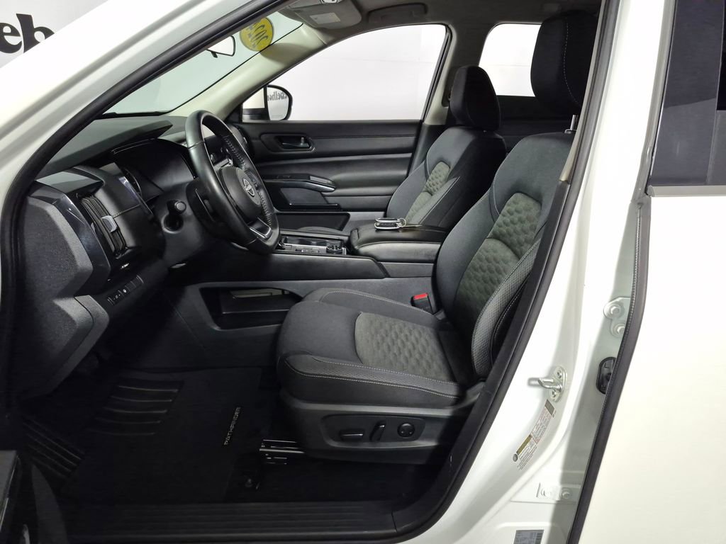 Used 2024 Nissan Pathfinder SV w/ Black Appearance Package AWD/4WD image 9
