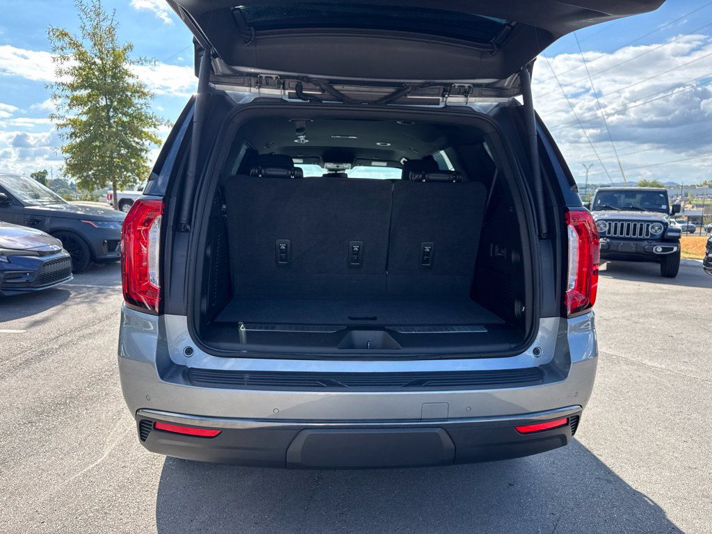 Used 2023 GMC Yukon AT4 w/ Technology Package AWD/4WD image 28