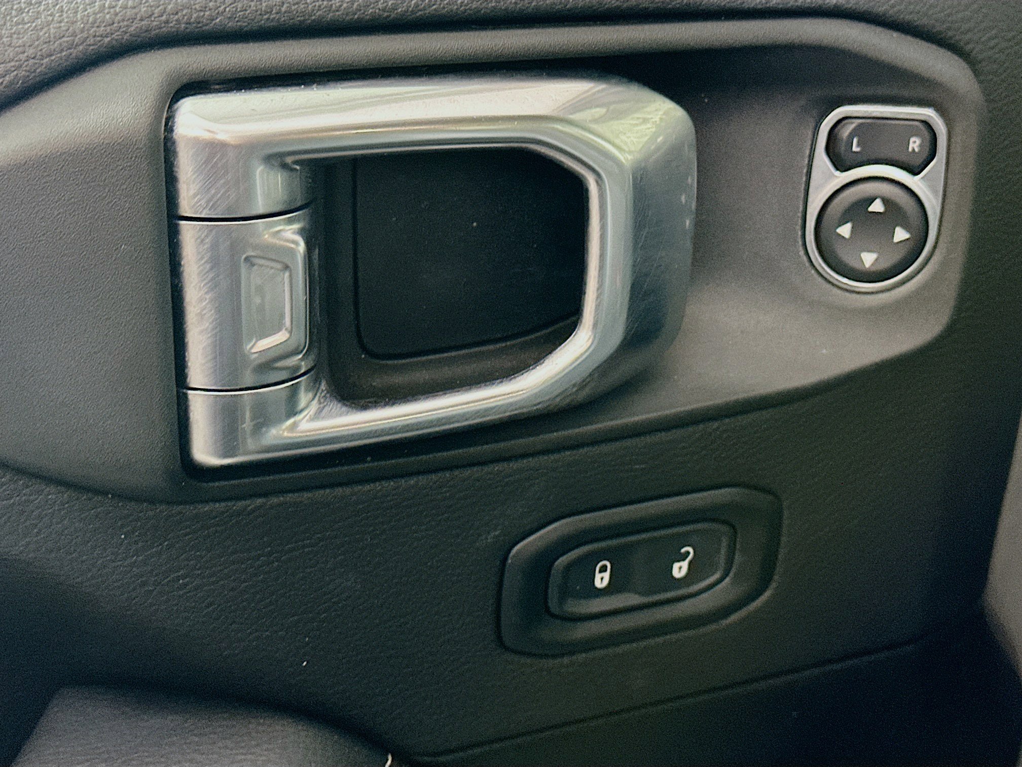 Used 2023 Jeep Wrangler Sahara image 15