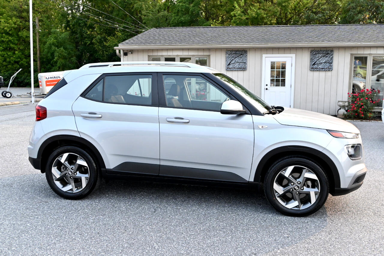 Used 2022 Hyundai Venue SEL image 12