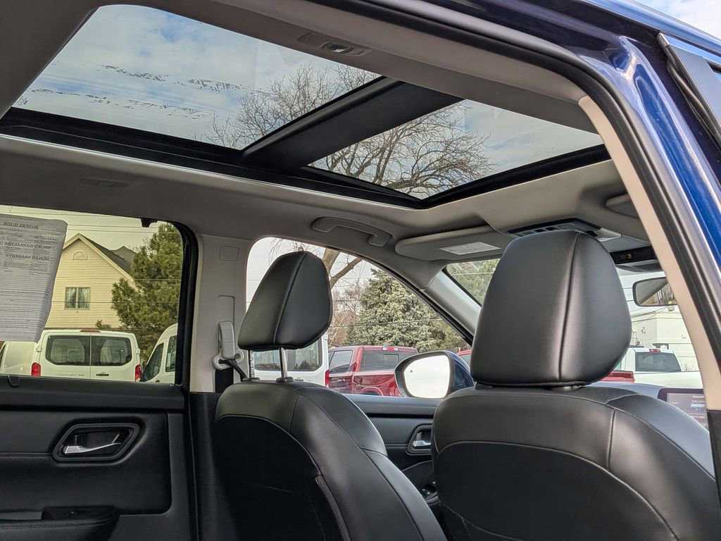 Used 2025 Nissan Rogue SV w/ SV Premium Package image 21