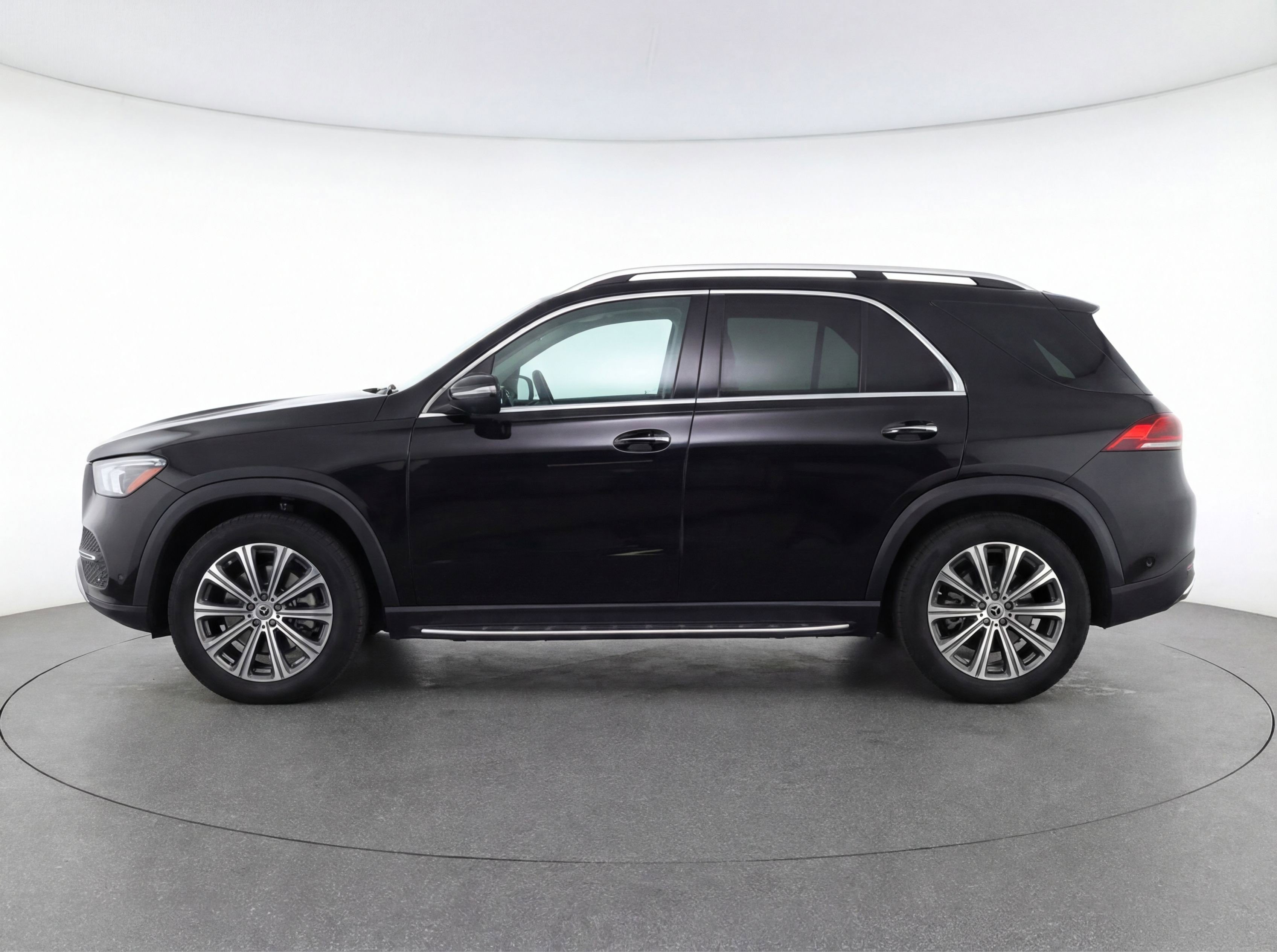 Used 2024 Mercedes-Benz GLC 300 4MATIC image 5