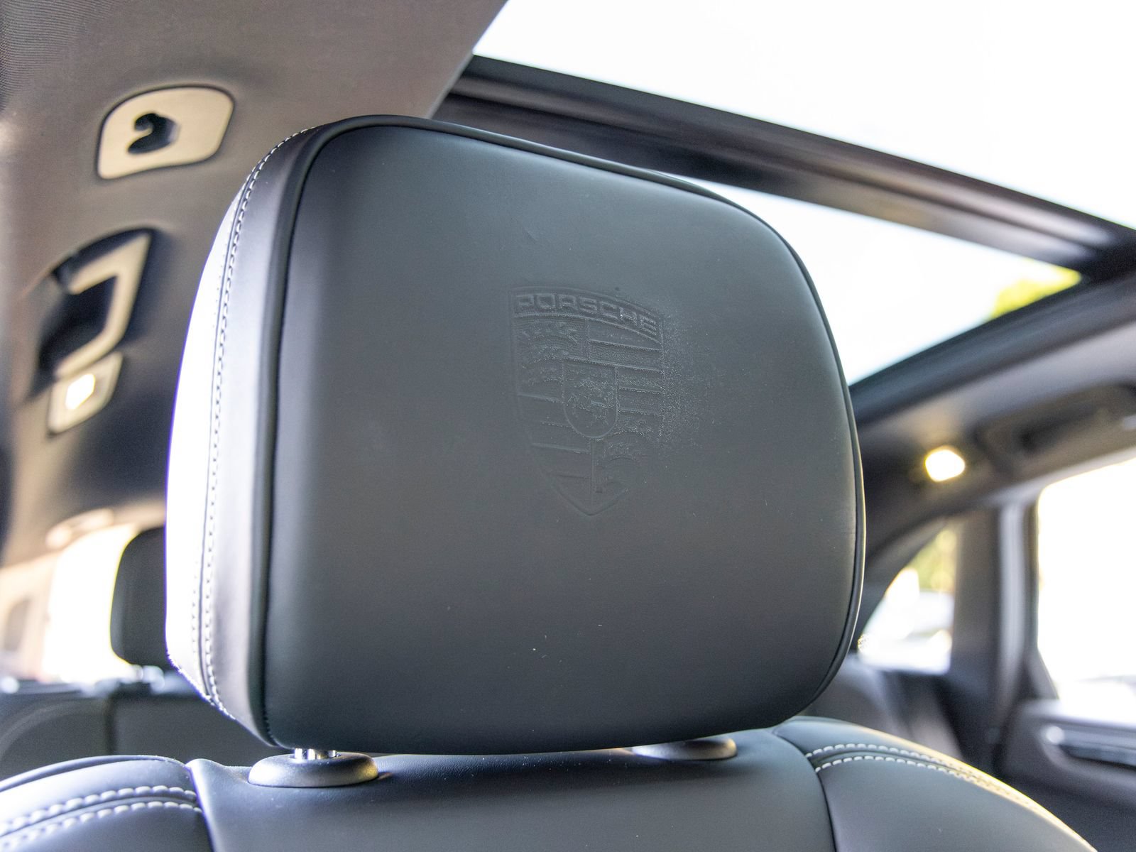 Certified 2023 Porsche Macan Turbo AWD/4WD image 68