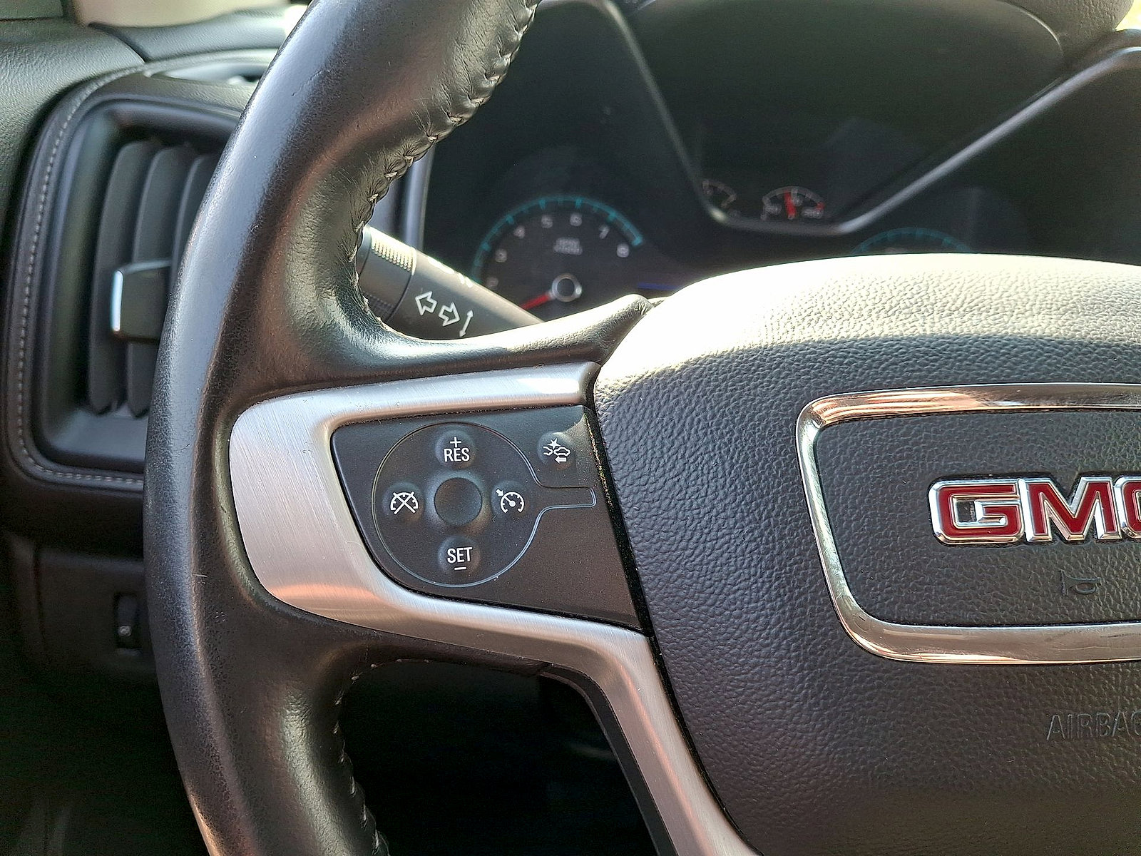 Used 2020 GMC Canyon SLE w/ Driver Alert Package RWD image 17