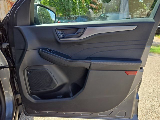 Used 2025 Ford Escape Active AWD/4WD image 14