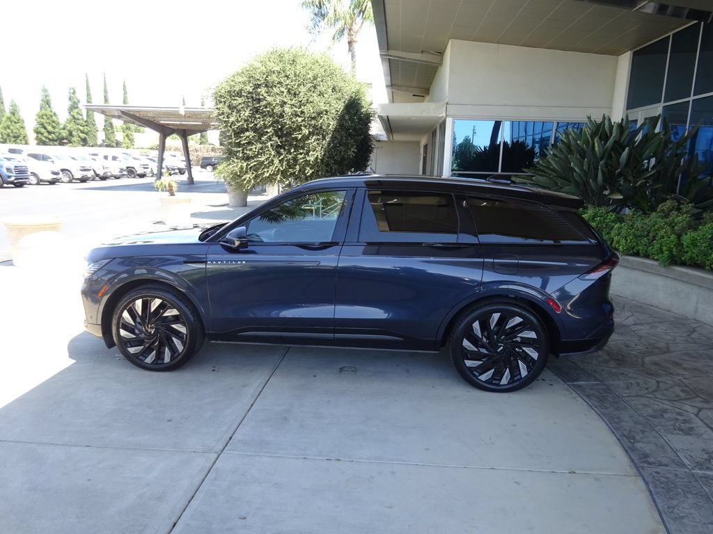Used 2024 Lincoln Nautilus Reserve w/ Jet Appearance Package (87T) AWD/4WD image 4