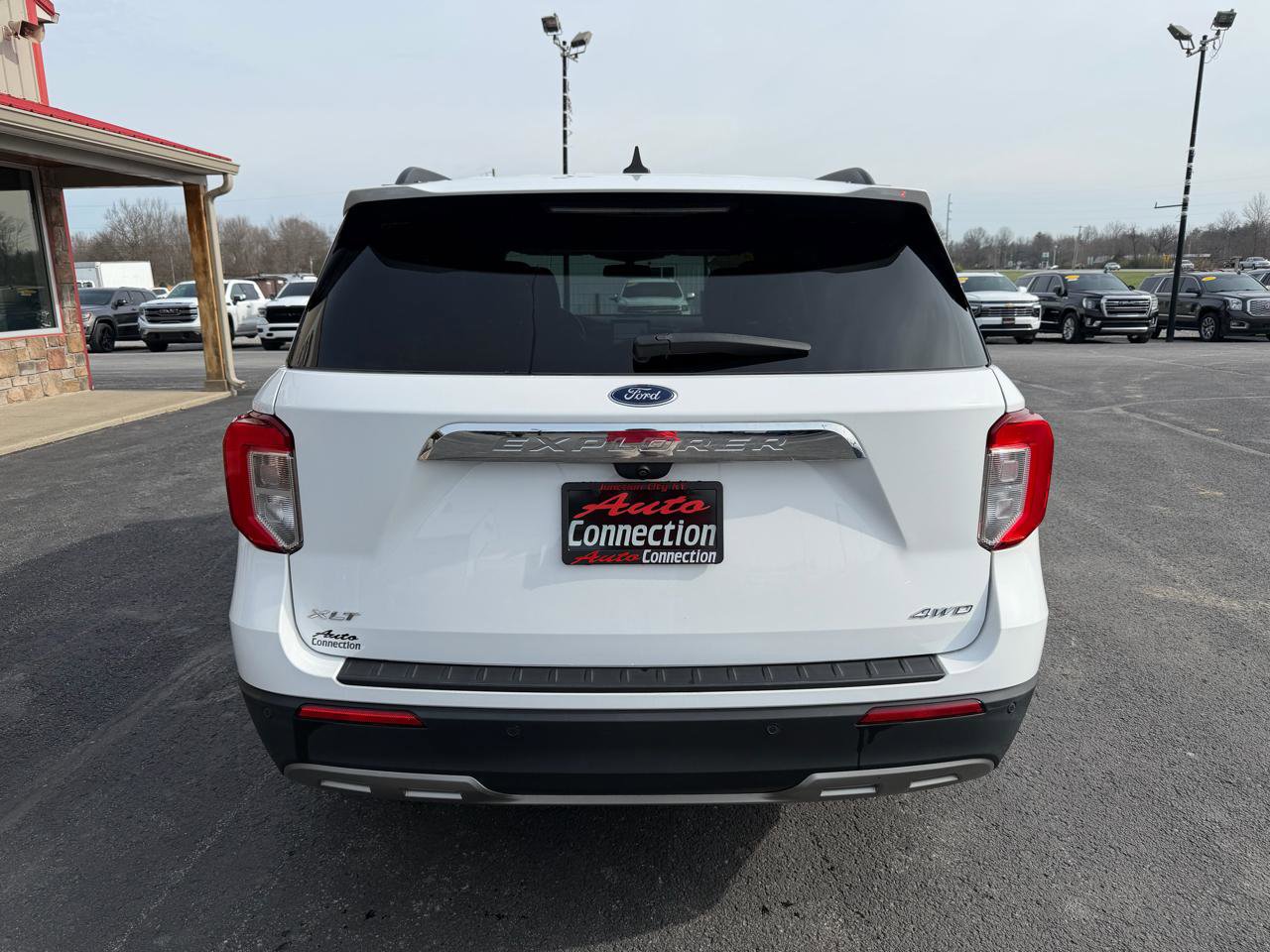 Used 2021 Ford Explorer XLT w/ Equipment Group 202A image 5