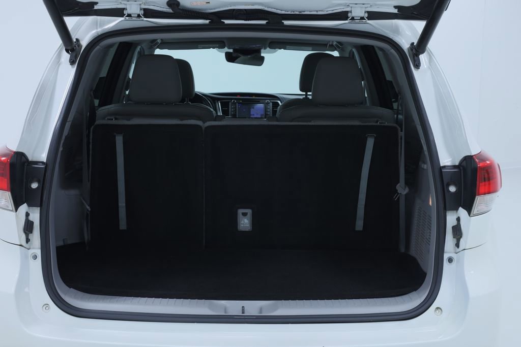 Used 2017 Toyota Highlander XLE image 11