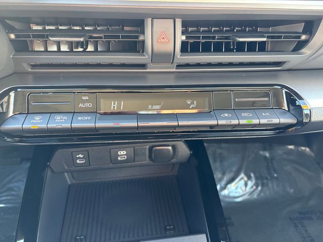 Used 2025 Toyota Prius LE image 36