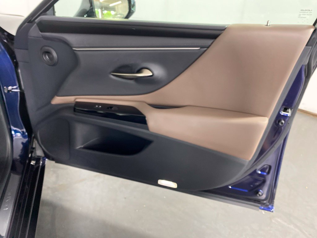 Certified 2025 Lexus ES 300h w/ Premium Package FWD image 31