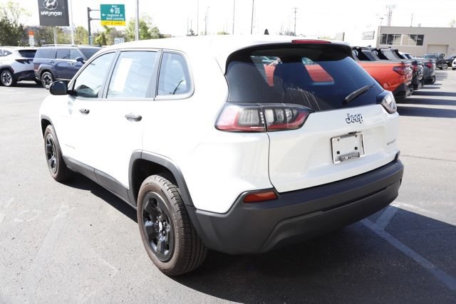 Used 2019 Jeep Cherokee Sport FWD image 4
