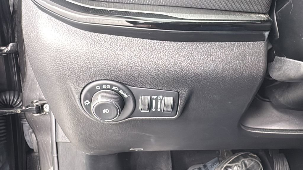 Used 2022 Jeep Compass Trailhawk w/ Trailhawk Elite Group image 34