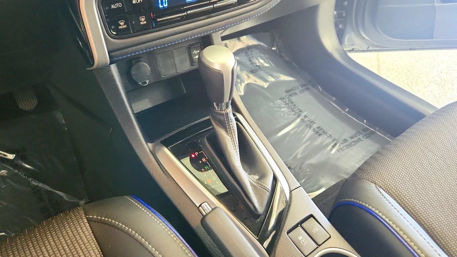 Used 2018 Toyota Corolla SE w/ SE Premium Package FWD image 19