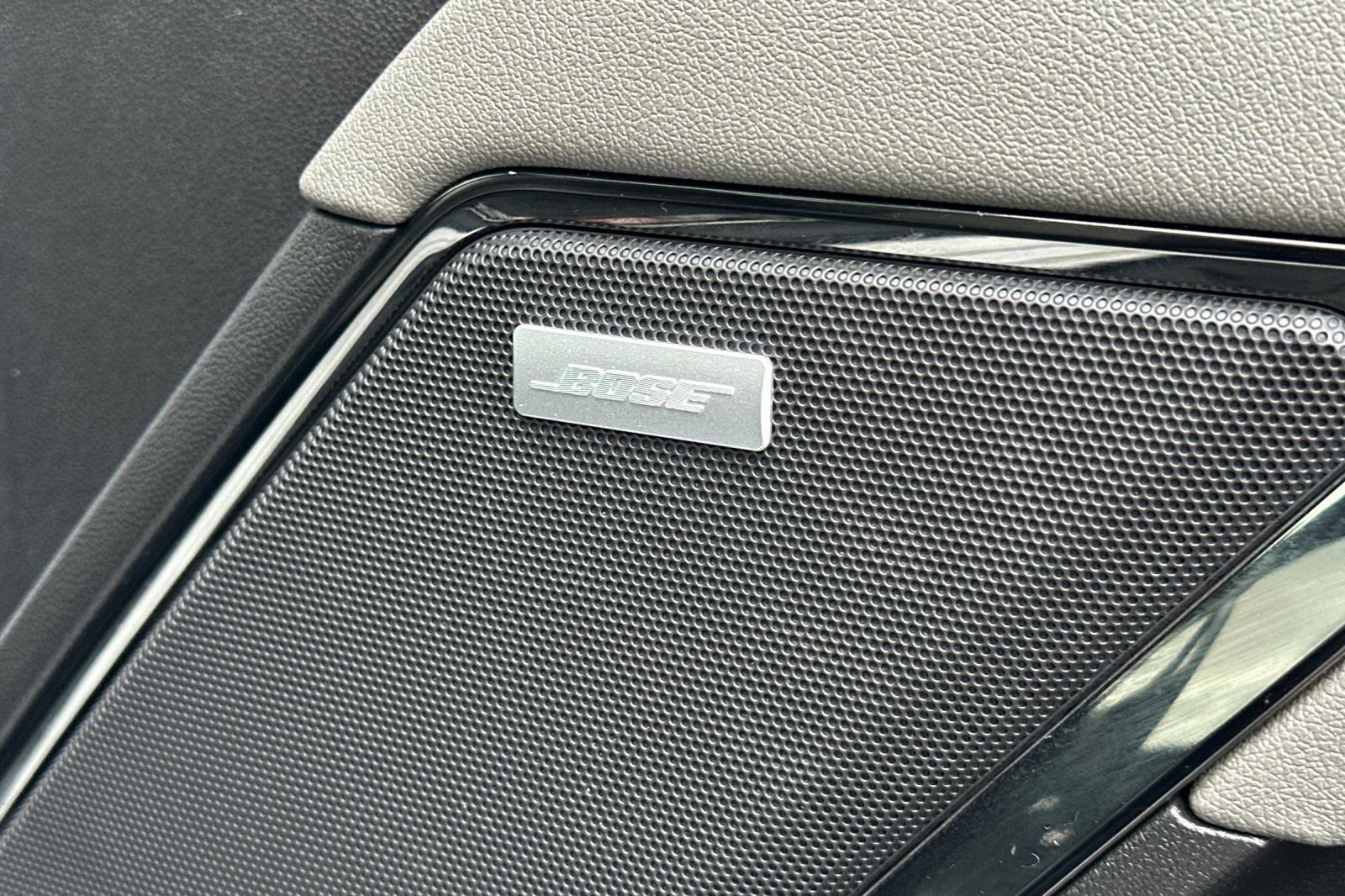 Used 2025 Chevrolet Silverado 1500 ZR2 w/ Technology Package image 37