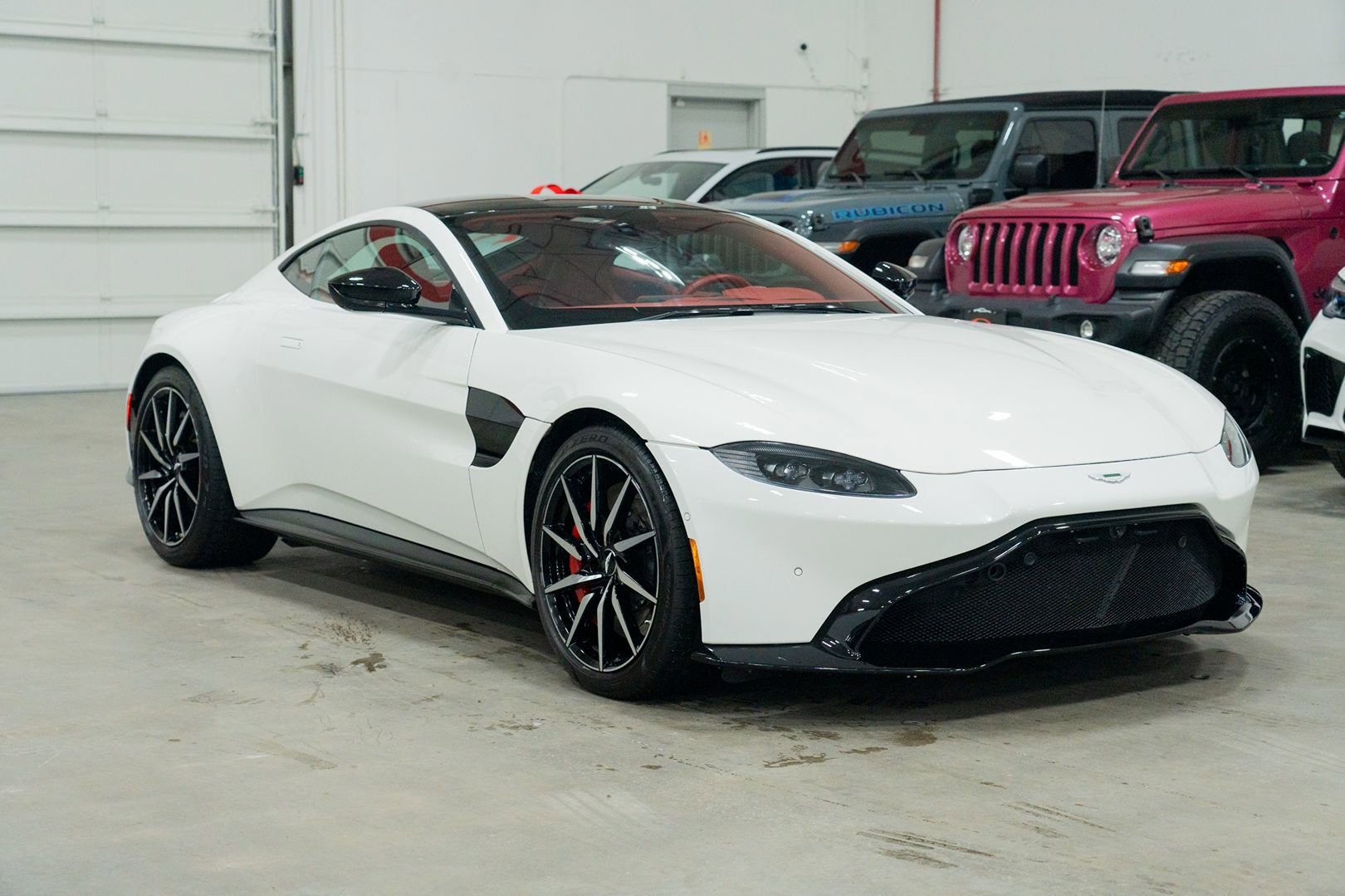 Used 2019 Aston Martin V8 Vantage Coupe image 12