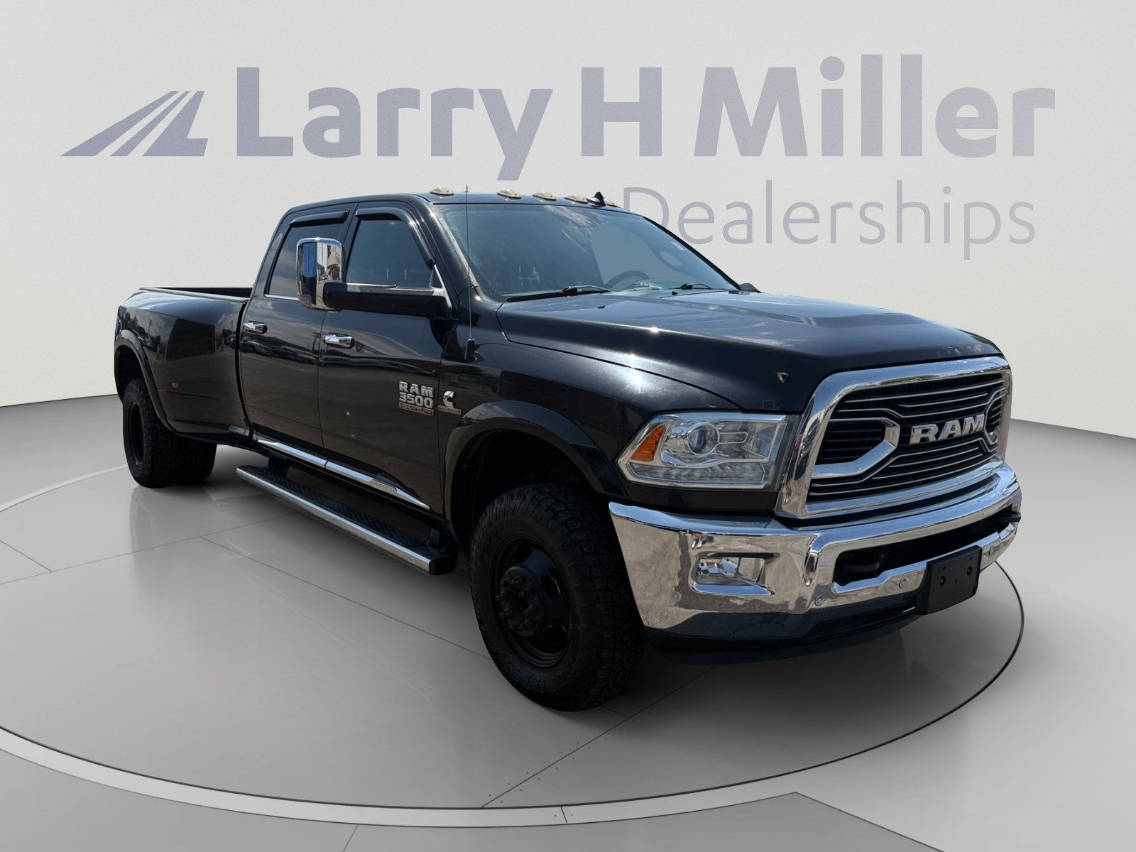 Used 2018 RAM 3500 Laramie Longhorn w/ Max Tow Package AWD/4WD image 7