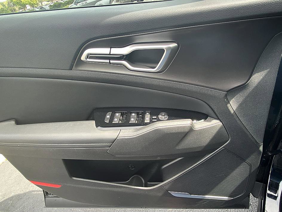 Used 2025 Kia Sportage EX image 9