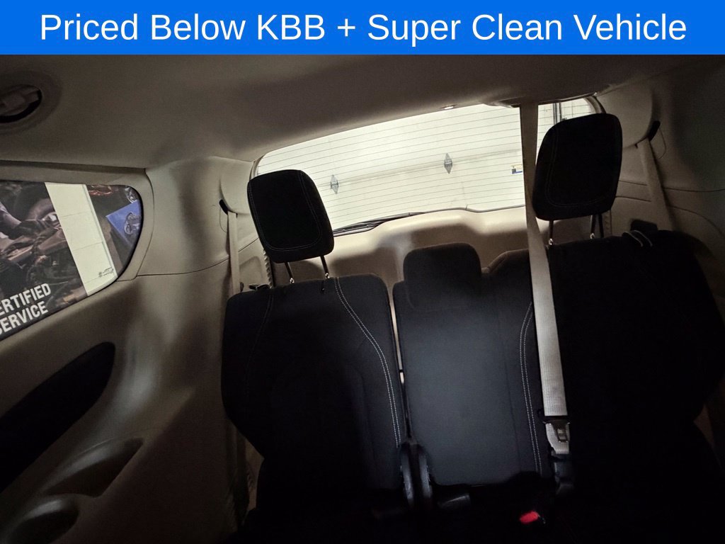 Used 2023 Chrysler Voyager LX FWD image 17