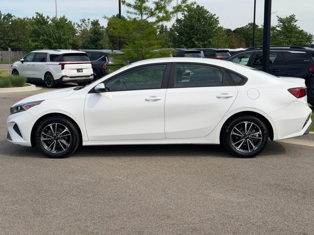 Used 2024 Kia Forte LXS w/ LXS Technology Package FWD image 3