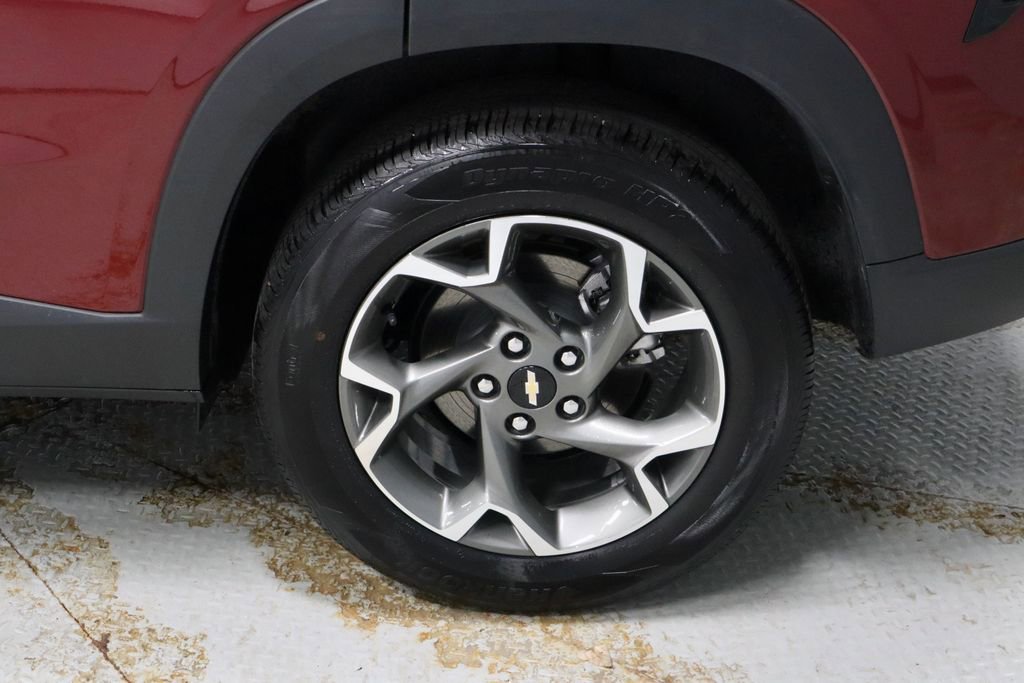 Used 2025 Chevrolet Trax LT w/ LT Convenience Package image 18