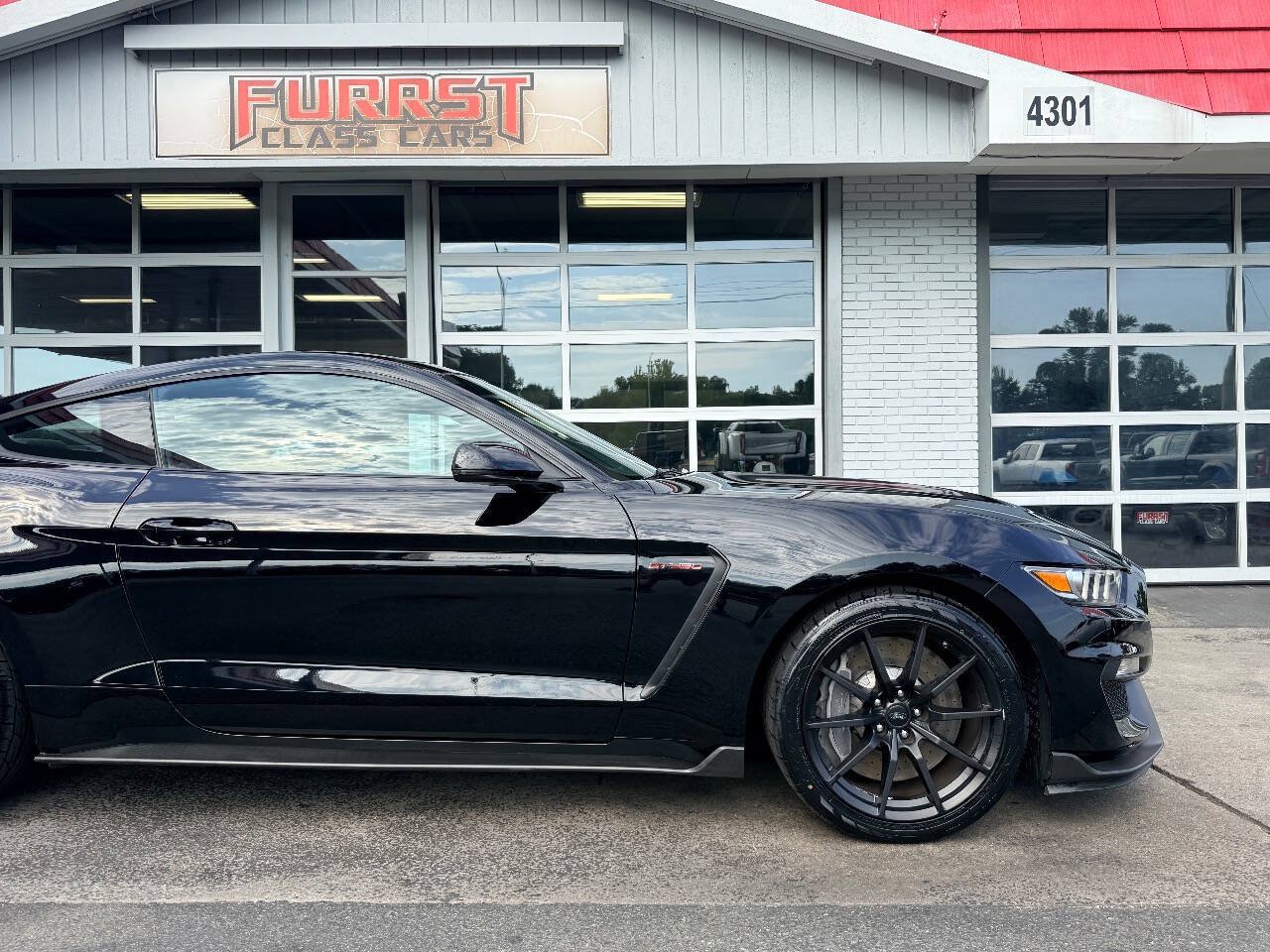 Used 2018 Ford Mustang Shelby GT350 w/ Convenience Package RWD image 11