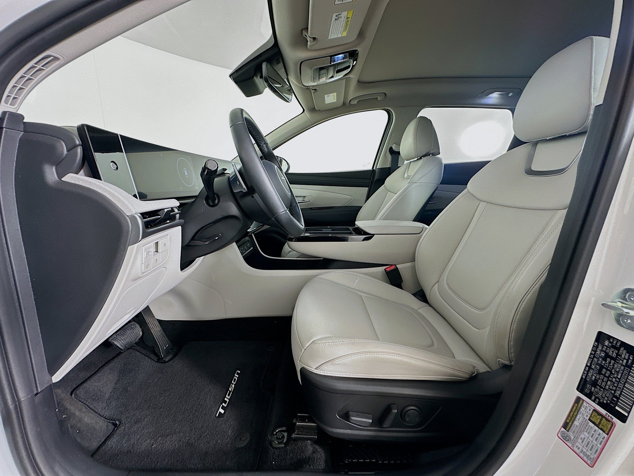Used 2025 Hyundai Tucson Limited FWD image 13