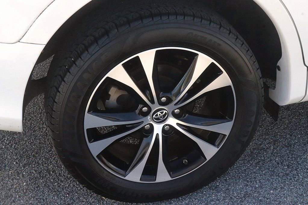 Used 2015 Toyota RAV4 Limited image 8