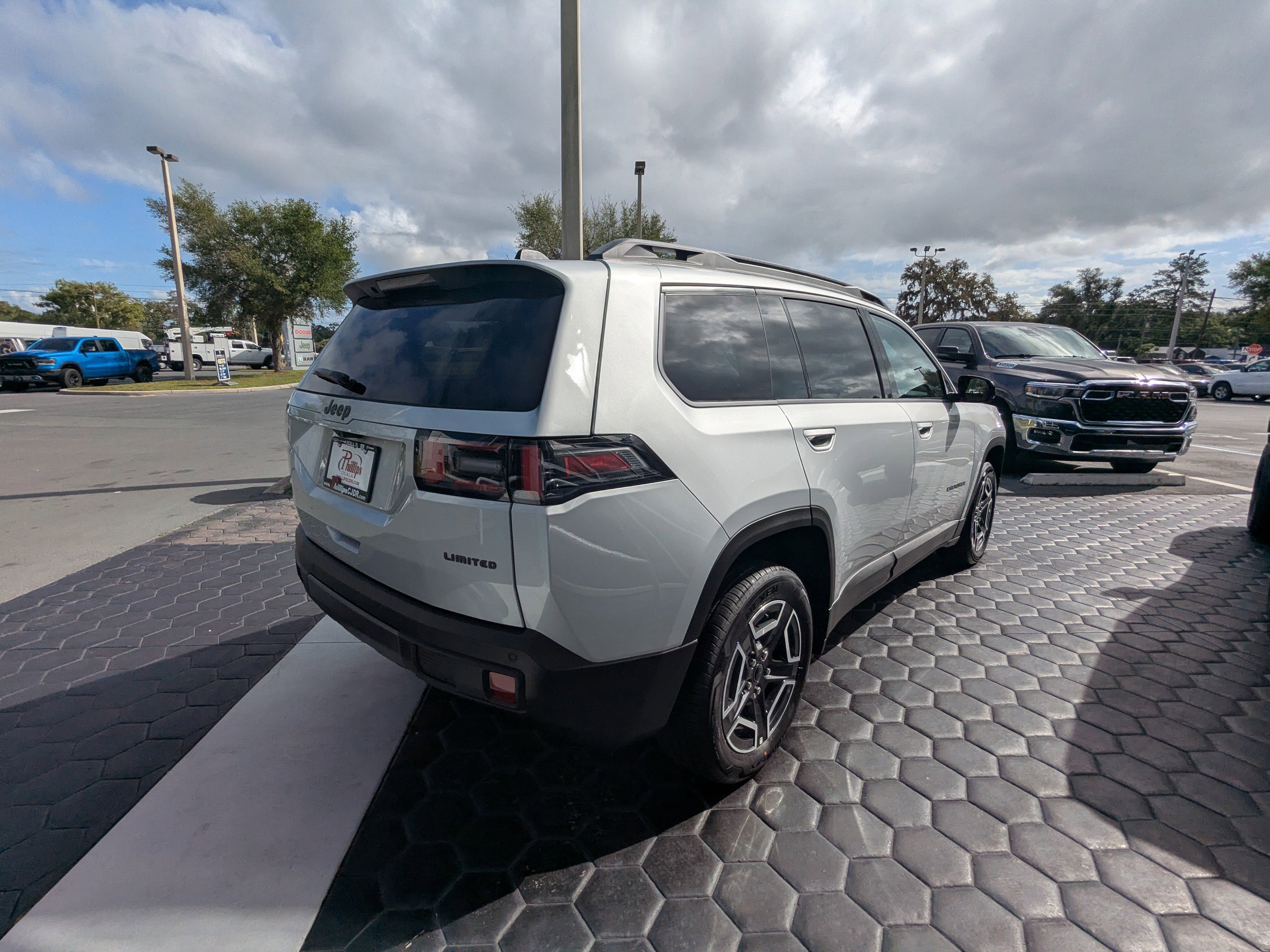 New 2026 Jeep Cherokee Limited image 5
