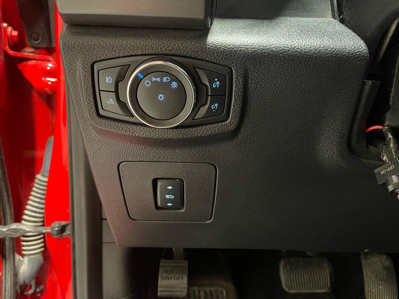 Used 2015 Ford F150 XLT w/ Equipment Group 302A Luxury AWD/4WD image 12