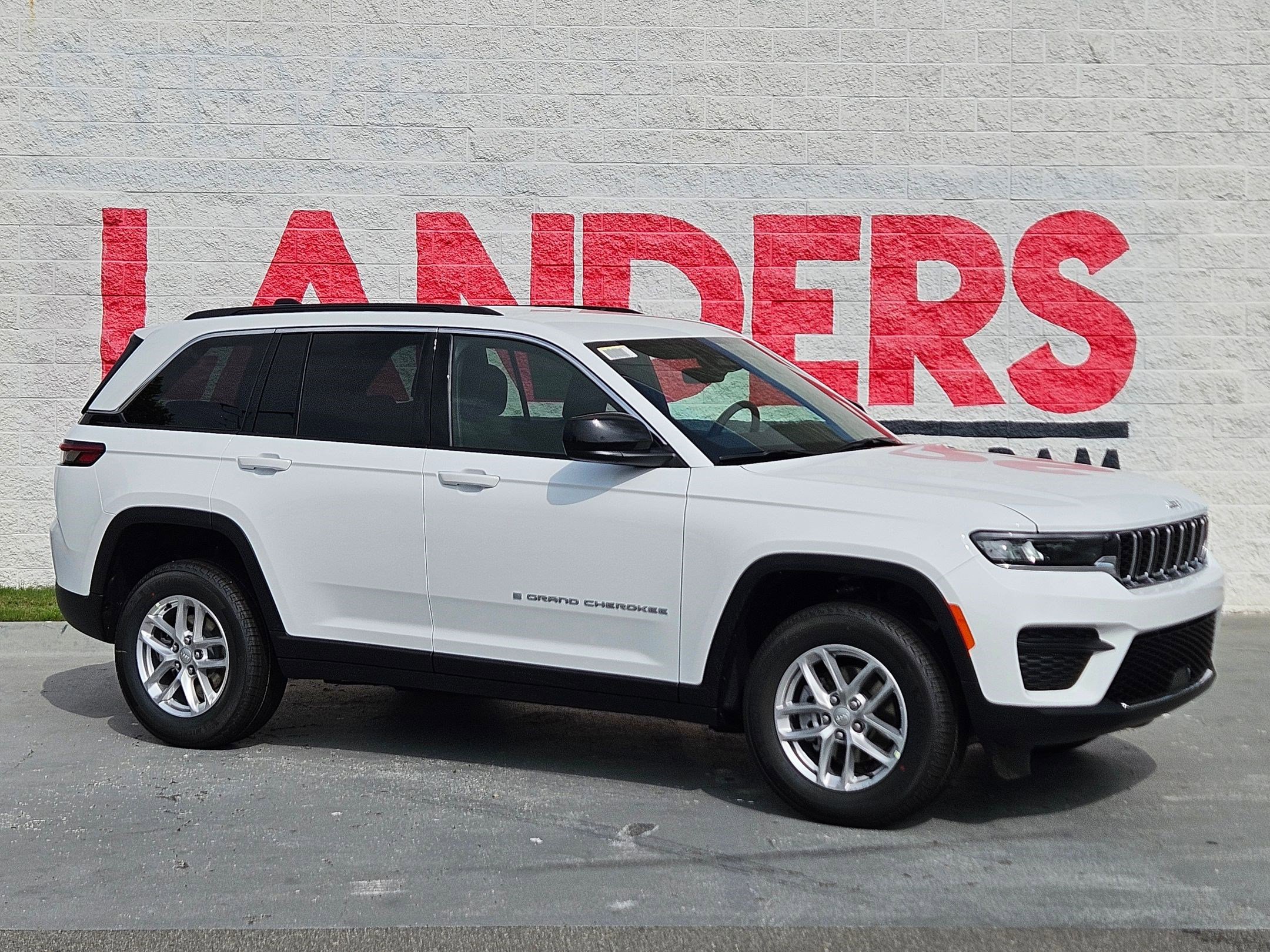 New 2026 Jeep Grand Cherokee Laredo RWD image 1