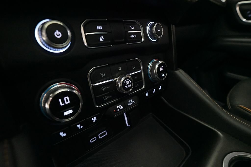 Used 2021 GMC Yukon XL AT4 w/ Technology Package AWD/4WD image 22