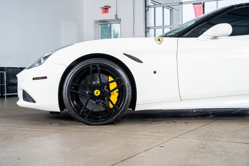 Used 2016 Ferrari California T image 9