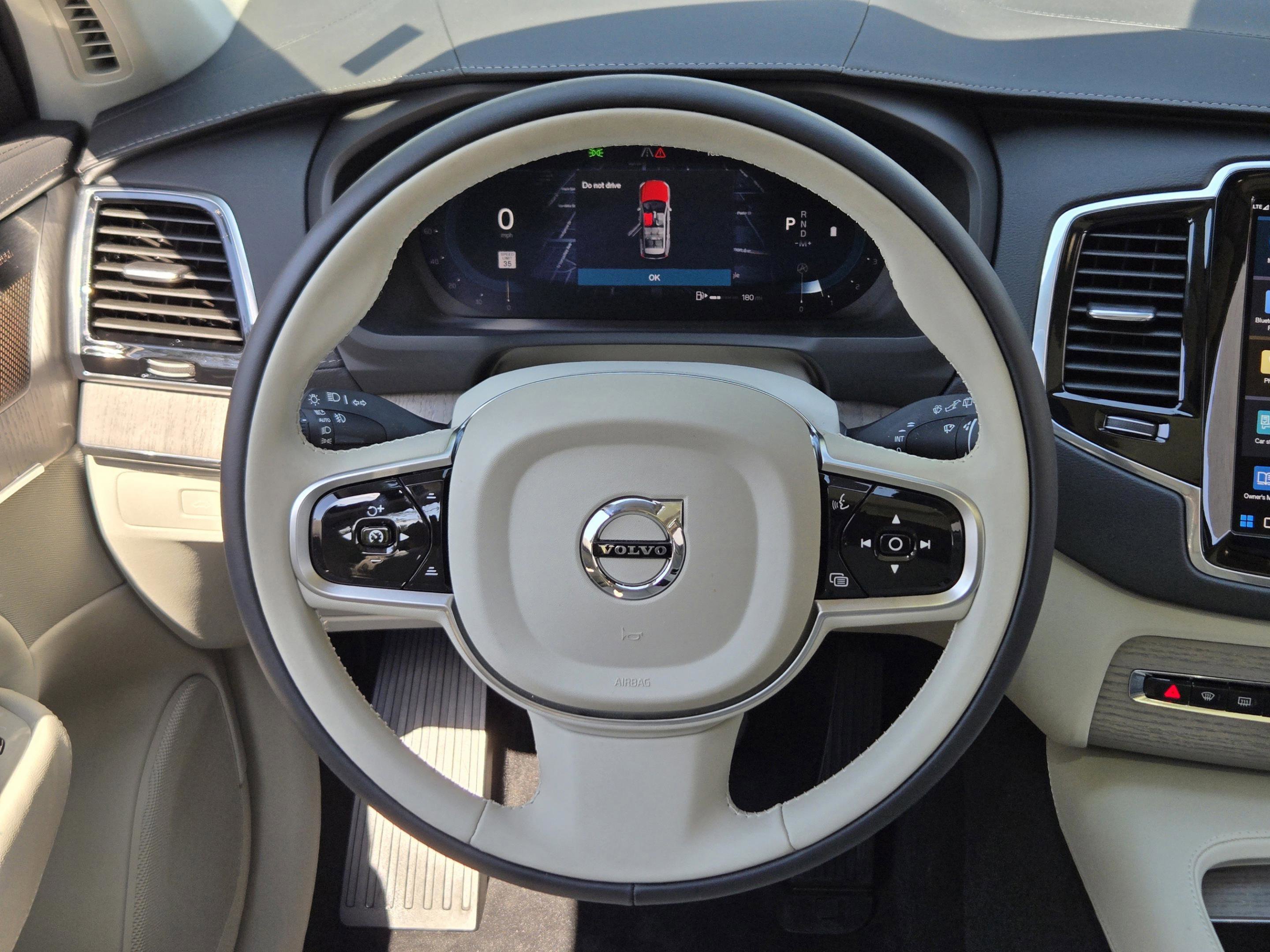 Used 2025 Volvo XC90 B5 Ultra w/ Protection Package Premier image 28