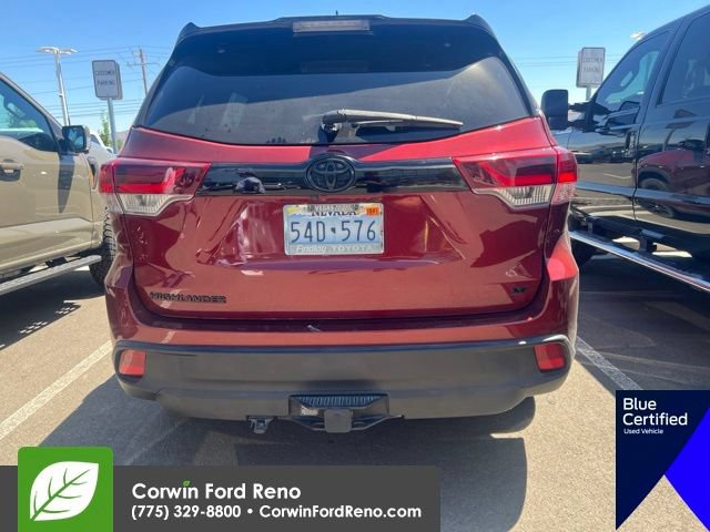 Used 2019 Toyota Highlander SE w/ Nightshade Edition FWD image 5