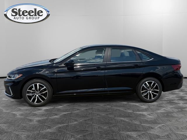 New 2026 Volkswagen Jetta SE image 2
