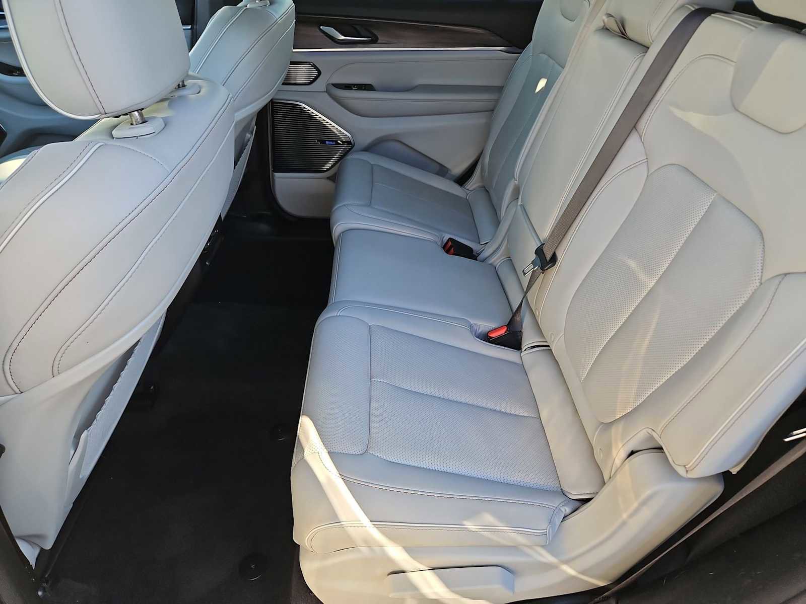 Used 2021 Jeep Grand Cherokee L Overland w/ Trailer Tow Group (B) image 21