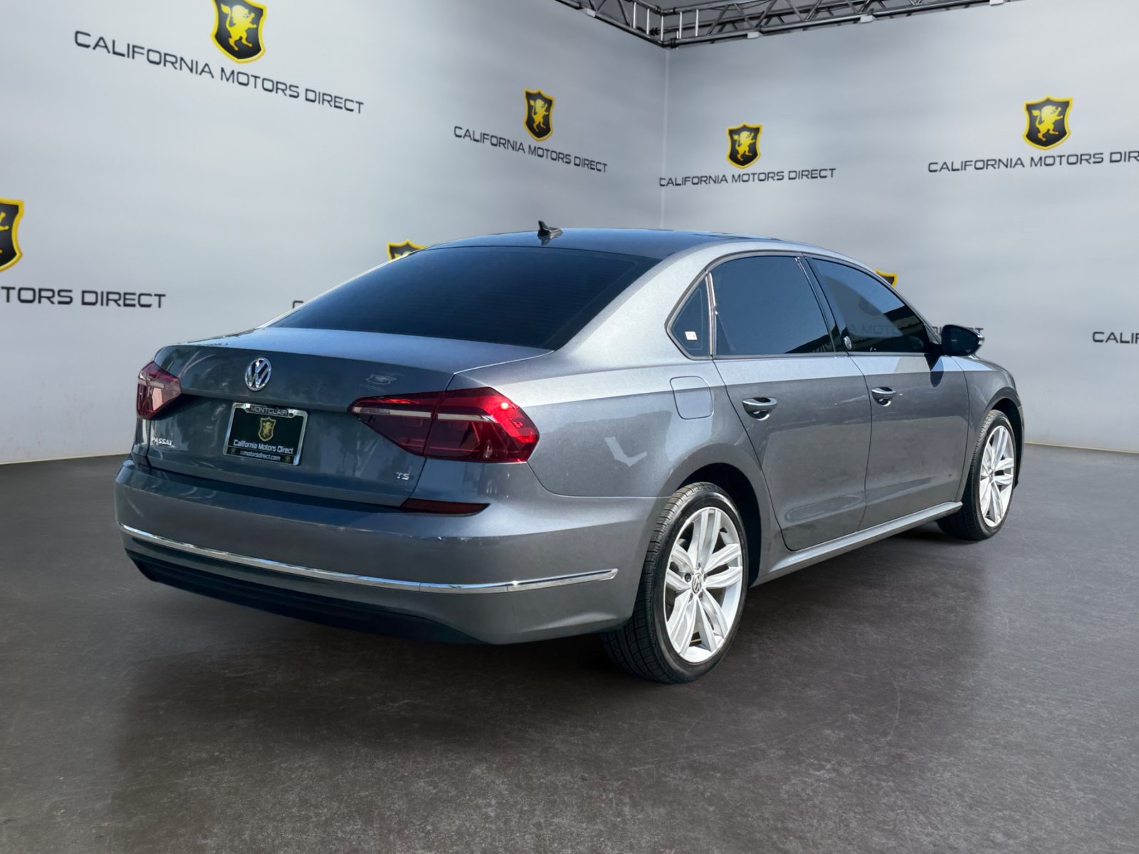 Used 2019 Volkswagen Passat 2.0T Wolfsburg w/ Wheels & Sunroof Package FWD image 5